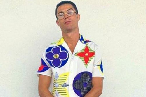 Trang phục của Ronaldo gây phản ứng trái chiều
