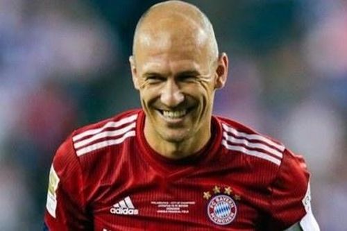 Robben trở lại với bóng đá ở tuổi 36