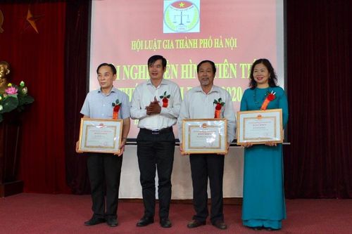 Hội Luật gia TP Hà Nội: Biểu dương các tập thể, cá nhân điển hình tiên tiến