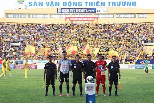 Bình luận viên Quang Tùng: 'Đang có một V-League rất lạ và khó lường'