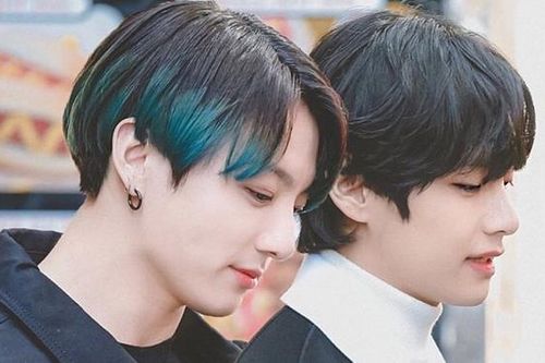 Là em út nhưng Jungkook BTS cưng chiều V đến độ này