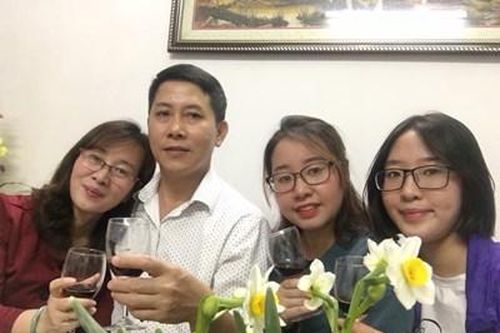 Vừa là vợ chồng, vừa là đồng chí