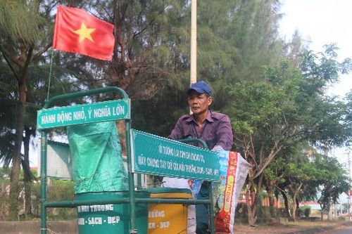 Ông Thương 'khùng' và 'công ty... nhặt rác'