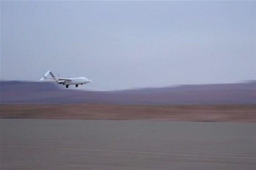 Iran trình làng máy bay không người lái tự sản xuất bất chấp 'kinh tế tồi tệ' do Covid-19