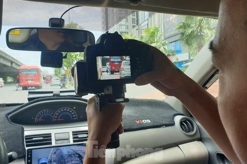Cảnh sát hóa trang, dùng 'mắt thần' xử lý xe khách rùa bò ở Hà Nội