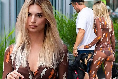 Emily Ratajkowski mặc xuyên thấu khoe nội y táo bạo trên phố