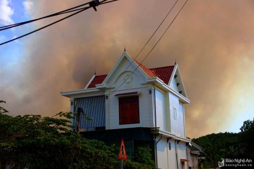 Lửa rừng lan rộng, Diễn Châu lên phương án di dời dân