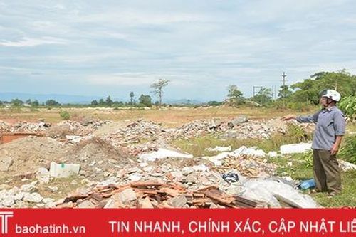 Doanh nghiệp ở thị xã Hồng Lĩnh giải thể, đất bỏ hoang trở thành bãi rác