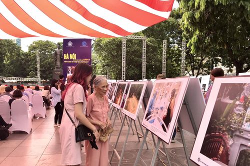 Triển lãm ảnh Việt Nam phòng, chống dịch COVID-19