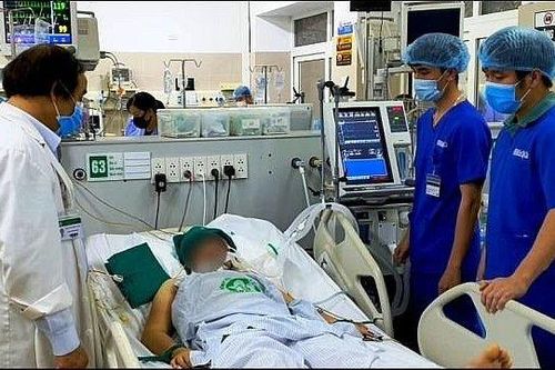 Làm ruộng dưới trời nắng, người đàn ông đột ngột rơi vào hôn mê