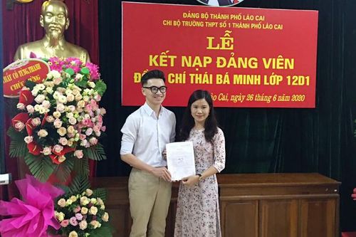 Học sinh đầu tiên của Trường THPT số 1 TP Lào Cai được kết nạp Đảng