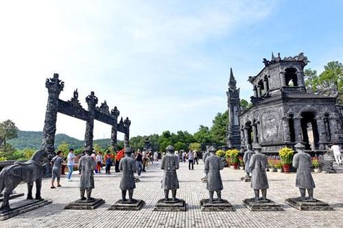 Lăng Khải Định - Kiệt tác nghệ thuật khảm sành xứ Huế