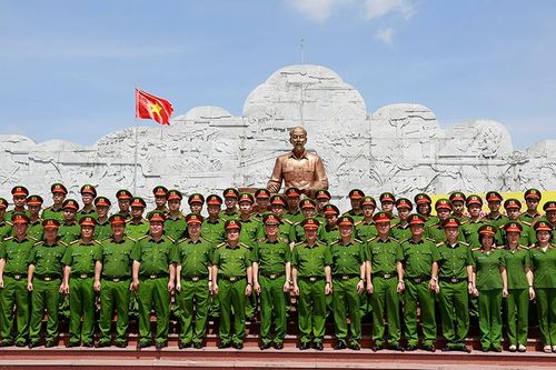 Cục Cảnh sát PCCC và CNCH về nguồn tại Khu lưu niệm Sáu điều Bác Hồ dạy CAND