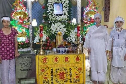 Cha tự tử vì nợ nần, bỏ lại 2 con nhỏ đáng thương
