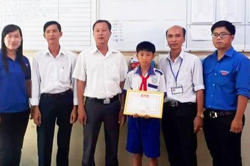 Học sinh lớp 5 nhặt được 68 triệu đồng, trả lại người đánh rơi