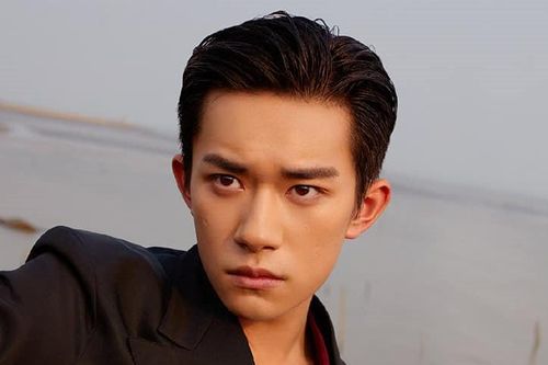 Lần đầu Dịch Dương Thiên Tỉ tỏ rõ sự khó chịu trên truyền hình nhưng lại được ủng hộ