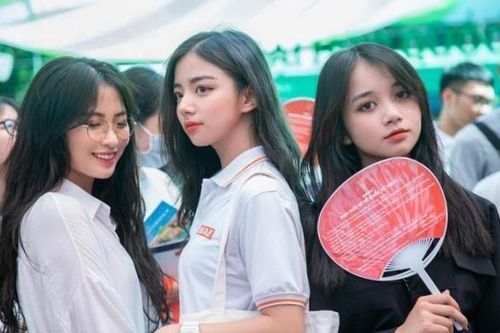 Bộ 3 nữ sinh ĐH Kinh tế Quốc dân nổi tiếng mạng, chơi thân lâu năm