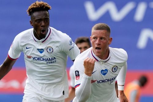 Chelsea vào bán kết FA Cup sau trận thắng tối thiểu Leicester