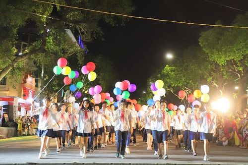 Hội tụ sắc màu văn hóa truyền thống trong lễ hội đường phố 'Hà Nội - điểm đến xanh'