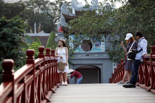 Reuters so sánh Việt Nam - New Zealand: Sức mạnh 'người Việt du lịch Việt' là đây!