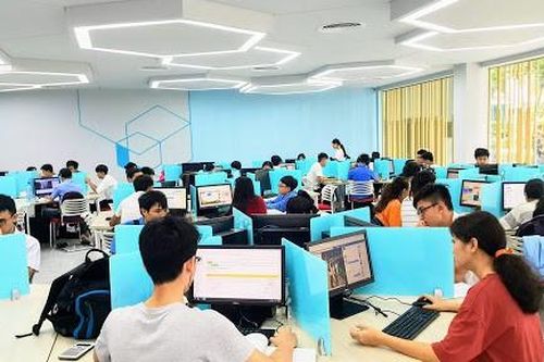 Sinh viên trường ĐH Công nghiệp TP. HCM phải vào lớp học từ 6h30 sáng
