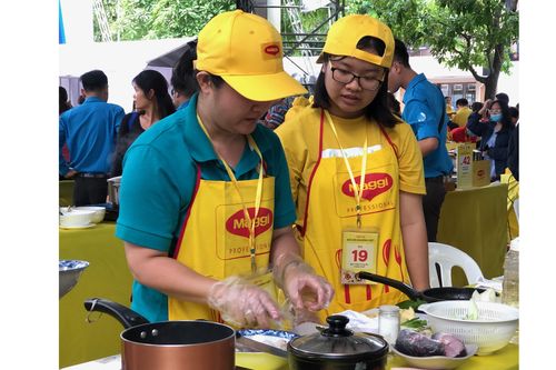 Sôi nổi hội thi nấu ăn 'Bữa ăn gia đình Việt'