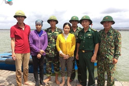 Đồn Biên phòng Trà Cổ cứu sống 2 phụ nữ gặp nạn trên biển