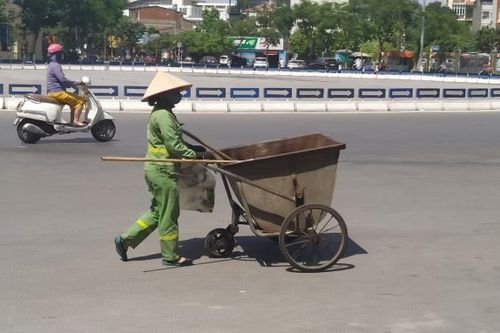 Hà Nội: Những người hùng thầm lặng luôn giữ 'xanh' thành phố