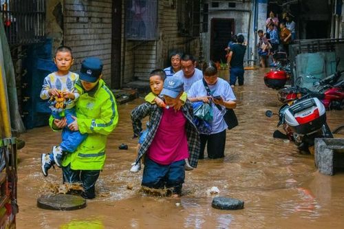 Virus Corona và lũ lụt phá hỏng Lễ hội thuyền rồng của Trung Quốc