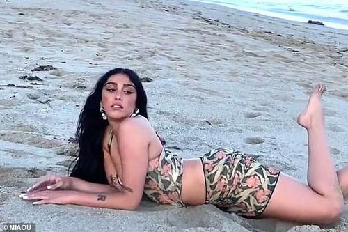 Con gái 9x của Madonna siêu quyến rũ căng đầy sức sống