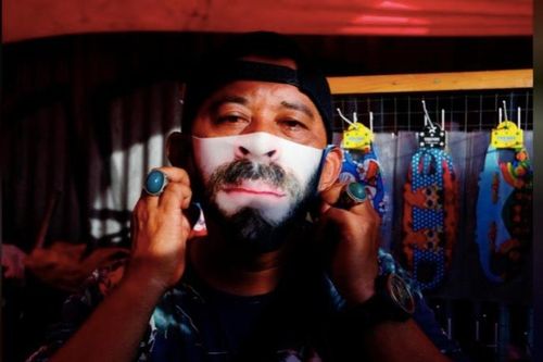 Ngắm những mẫu khẩu trang cực hấp dẫn trong mùa Covid-19