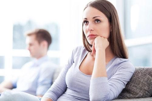 Muốn ly hôn chồng thô lỗ, cộc cằn nhưng bế tắc