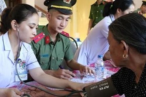 Công an Hà Tĩnh khám, tư vấn, cấp phát thuốc miễn phí cho nhân dân