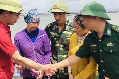 Kịp thời cứu 2 phụ nữ gặp nạn trên biển