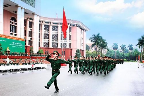 Người có chức vụ trong quân đội không được lập công ty trong 1 năm sau thôi chức