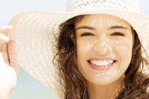 Muốn da không bị khô và bong tróc trong mùa Hè nắng gắt, áp dụng ngay các bí kíp này!