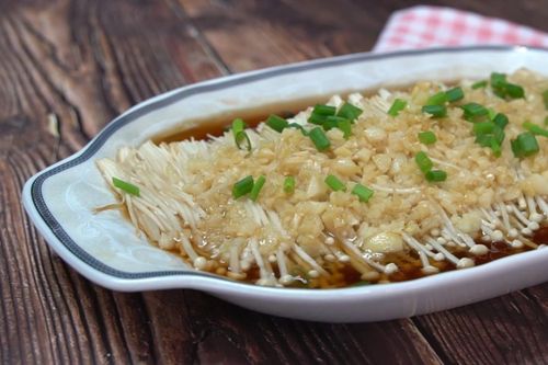 Làm nấm kim châm sốt tỏi băm lạ miệng