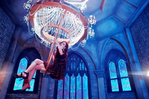 Những cảnh quay mạo hiểm trong MV Kpop