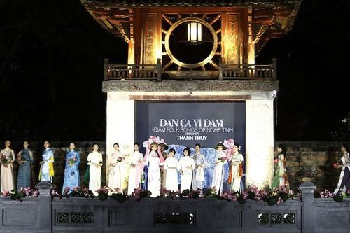 Các di sản văn hóa thế giới của Việt Nam hội tụ lung linh trên áo dài