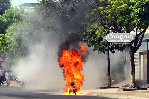 Đang chạy bỗng cháy