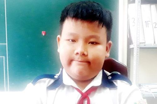 Nam sinh trả lại gần 8 triệu đồng nhặt được