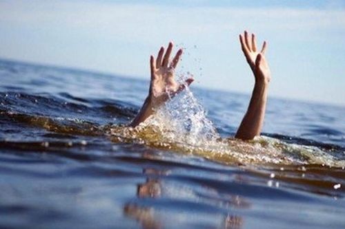 Rủ nhau tắm sông Đà, 1 học sinh đuối nước