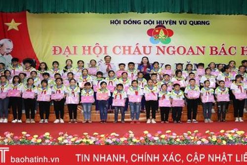 Vũ Quang tuyên dương 120 cháu ngoan Bác Hồ
