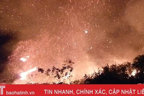Cháy lớn ở dãy núi Mồng Gà, huyện Hương Sơn