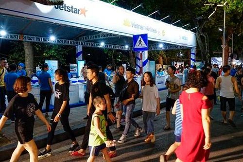 Hàng nghìn người dân Hà Nội tham dự Vietnam Airlines Festa tháng 6