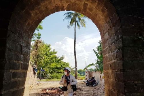 Xuất lộ hai chiếc cổng độc đáo trong khu Thượng thành Huế