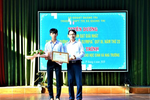 Tuyên dương học sinh đưa cầu truyền hình trực tiếp chương trình Đường lên đỉnh Olympia năm thứ 20 về Quảng Trị