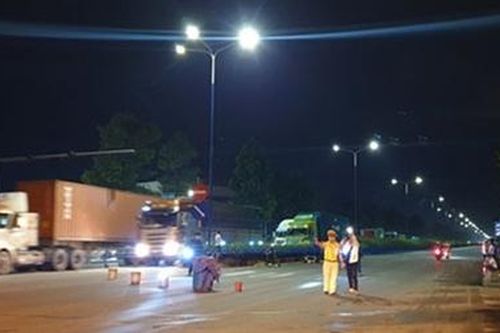 Truy tìm phương tiện tông chết đôi nam nữ rồi bỏ trốn