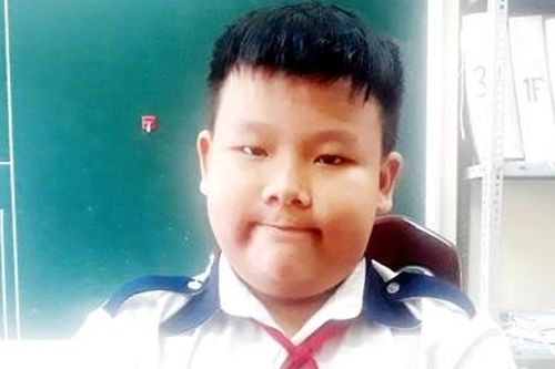 Nam sinh lớp 4 trả lại tiền cho người đánh rơi