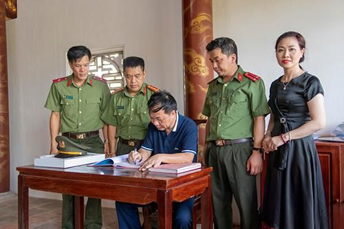 Bệnh viện 19-8 báo công dâng Bác